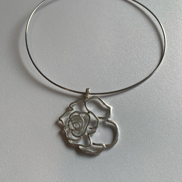 Elegant Silver Rose Pendant Necklace - Picture 4 of 4